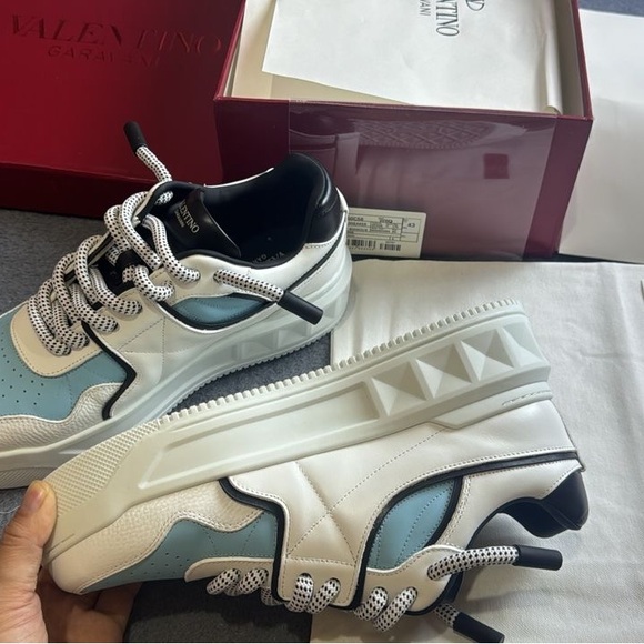 Men’s sneakers new in box - Picture 1 of 6